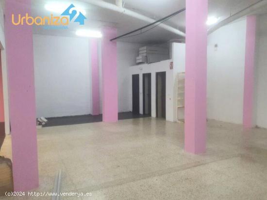 local  acondicionado en Ricardo Carapeto de 300mtrs con gran fachada y escaparates - BADAJOZ