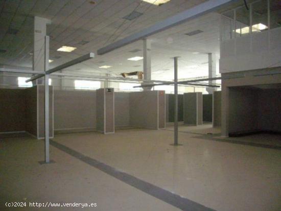 Nave industrial en venta - BADAJOZ