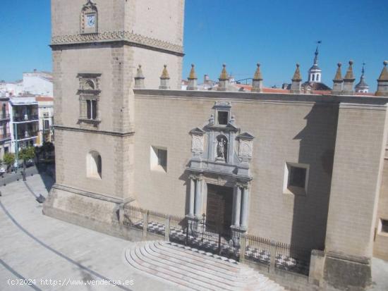 LOCAL EN PLAZA DE ESPAÑA - BADAJOZ