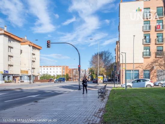 LOCAL COMERCIAL EN CONDES DE BARCELONA - BADAJOZ