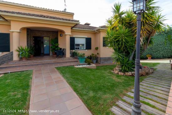 CHALET EN LA URBANIZACIÓN LAS LOMAS - BADAJOZ