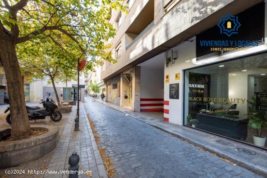 Centro de la ciudad. Amplia plaza de garaje con fácil acceso, junto a Recogidas y San Anton - GRANA