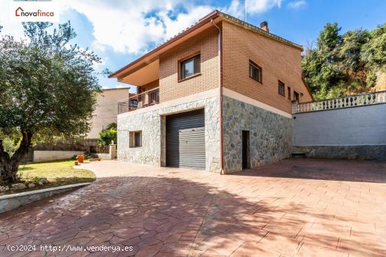 JTO. PENYA ARLEQUINADA, PRECIOSA CASA CON PISCINA . EN FINCA JOVEN - BARCELONA