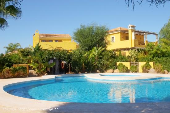 VIVIENDA INDIVIDUAL DE 3 DORMITORIOS EN CAMPO DE GOLF - ALMERIA