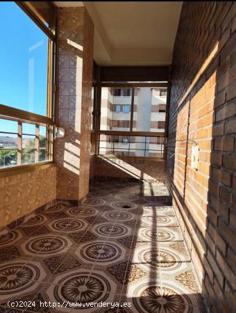 VENTA DE VIVIENDA ZONA BABEL CON VISTAS DESPEJADAS CUENTA CON PARKING - ALICANTE