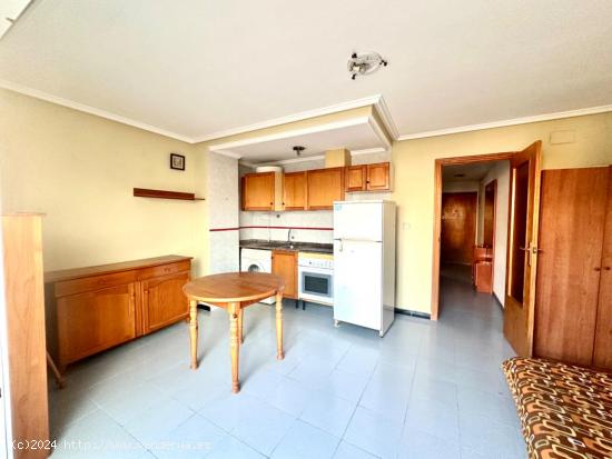 SE VENDE ATICO DE UN DORMITORIO A 250 METROS DE LA PLAYA DEL CURA, TORREVIEJA - ALICANTE