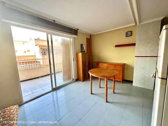 SE VENDE ATICO DE UN DORMITORIO A 250 METROS DE LA PLAYA DEL CURA, TORREVIEJA - ALICANTE