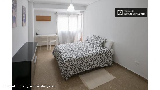 Alquiler de habitaciones en piso de 5 habitaciones en Aiora - VALENCIA