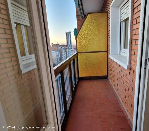 Piso Exterior de 3 Habitaciones con Balcones y 2 Baños en Marqués de Viana, Madrid - MADRID