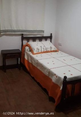 ** SE ALQUILA PISO EN CALLE DE MURCIA, SAN IIDEFONSO ** - GRANADA