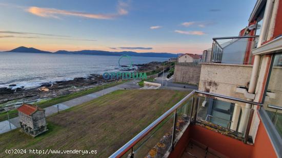 ÁTICO EN PRIMERA LINEA DE COSTA CON VISTAS AL MAR EN PORTO DO SON, GALICIA - A CORUÑA