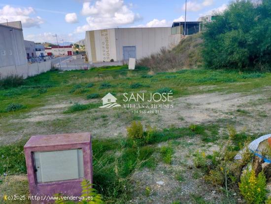 SE VENDE TERRENO INDUSTRIAL EN ASPE TRES HERMANAS - ALICANTE