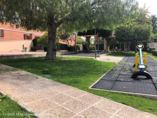 PLAZA DE GARAJE CON TRASTERO DE UNOS 10 metros - ALICANTE