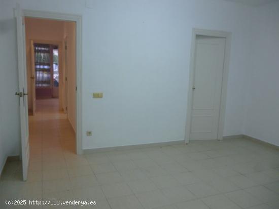 Local comercial en C/ Rafael Juan Vidal - Ontinyent - VALENCIA