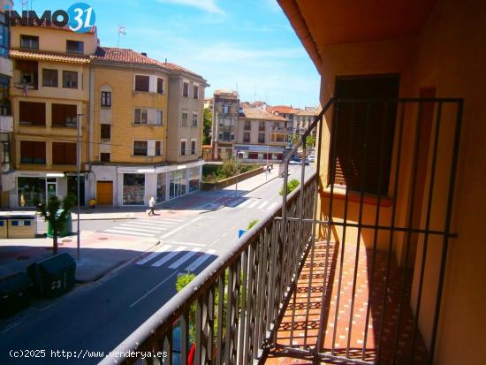 VIVIENDA EN AVENIDA SANGÜESA CON VISTAS A DOS CALLES - NAVARRA