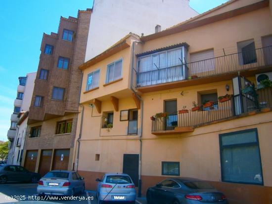 VIVIENDA EN AVENIDA SANGÜESA CON VISTAS A DOS CALLES - NAVARRA