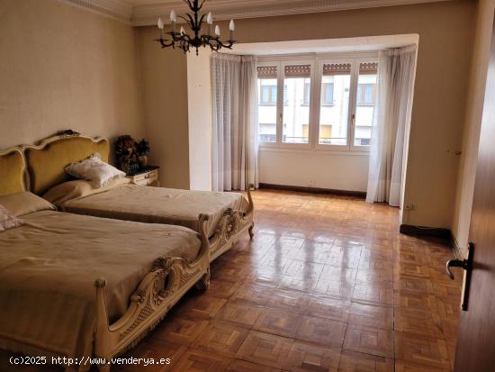 VIVIENDA EN AVENIDA SANGÜESA CON VISTAS A DOS CALLES - NAVARRA