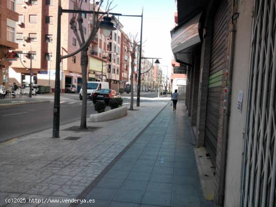 BAJO EN PLENA AVENIDA CAMI NOU - VALENCIA