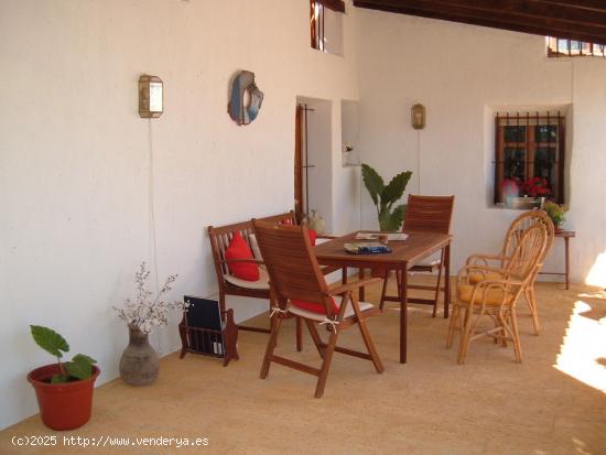 CASA EN EL PARAJE  LA LAGUNA DE ALPERA  ( A 5 Km del Casco Urbano) - ALBACETE