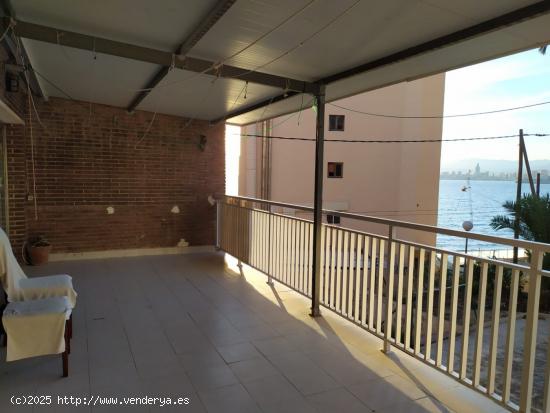 Se vende local comercial a un paso de playa Levante con terraza abierta  30 m con vistas al mar. - A