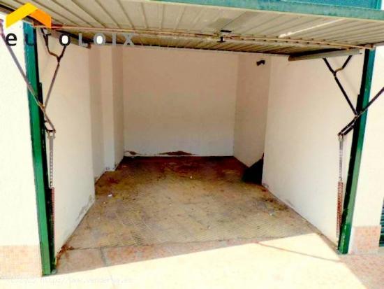 Se vende garaje cabinado en zona Levante - Plaza Triangular. - ALICANTE