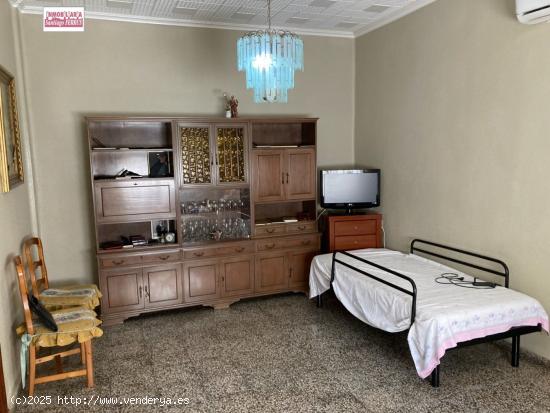 VENTA DE CASA EN BENIFAIO   CHAFLAN   SALIDA A DOS CALLES - VALENCIA