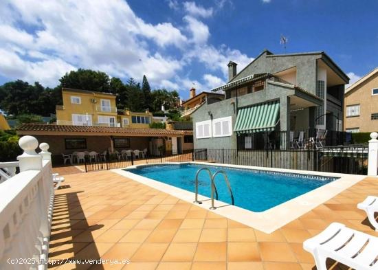 ESPECTACULAR CHALET CON PISCINA EN CALICANTO!!! - VALENCIA