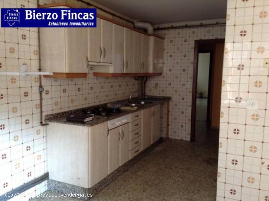 Se vende piso zona temple - LEON