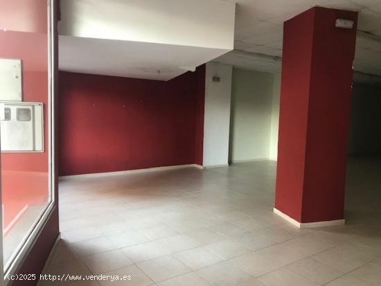 SE ALQUILA LOCAL COMERCIAL DE 300 M2  EN PLAZA LUIS DEL OLMO. - LEON