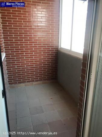 SE VENDE PISO NUEVO EN LA PLACA - LEON