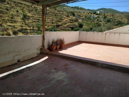  Casa en Serón con seis habitaciones, terraza y sótano. - ALMERIA 