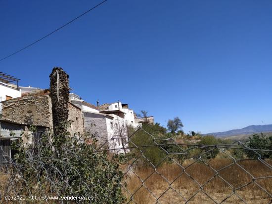 Casa en Serón con seis habitaciones, terraza y sótano. - ALMERIA