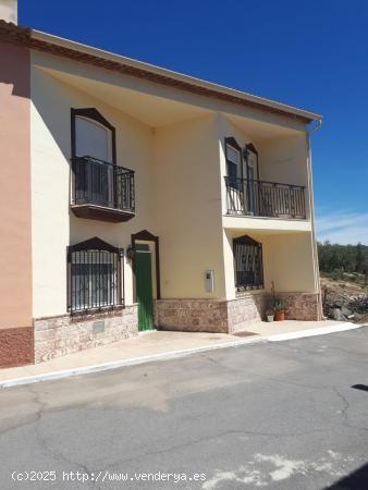 CHALET ADOSADO EN LUCAR - ALMERIA