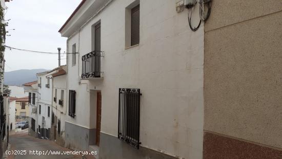 GRAN CASA FAMILIAR DE SIETE HABITACIONES EN SOMONTÍN, (ALMERÍA). - ALMERIA