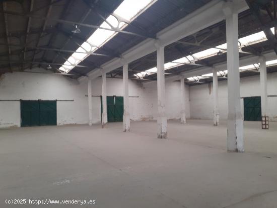 Nave para uso comercial y servicios - VALLADOLID