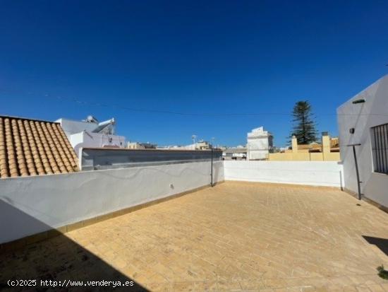 CASA EN EL CENTRO DE SANLUCAR - CADIZ