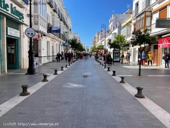 CASA Y LOCAL EN EL CENTRO DE SANLUCAR - CADIZ