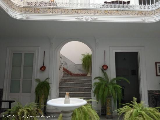 Espectacular casa en el casco antiguo - CADIZ