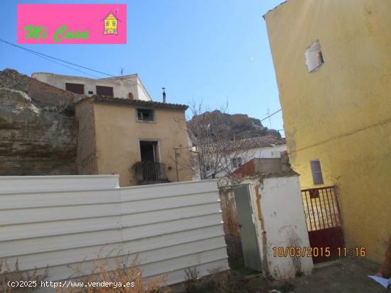 TERRENO CON 2 CASAS VIEJAS.IDEAL PARA HACER VIVIENDA Y VISTA INCREIBLES. - ZARAGOZA