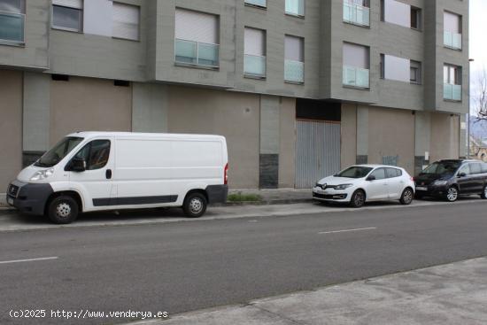 Amplio Local Comercial en La Rosaleda de 670 m2 para Alquilar - LEON