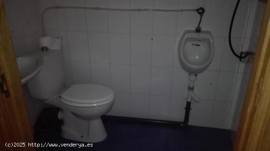 LOCAL COMERCIAL ACONDICIONADO  CON BAÑO - LEON