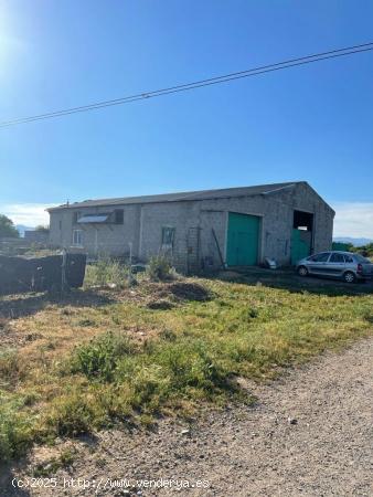 VENTA DE NAVE INDUSTRIAL CON PARCELA EN LAS CHANAS - LEON