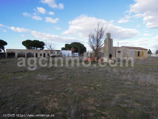 Parcela con vivienda. - VALLADOLID