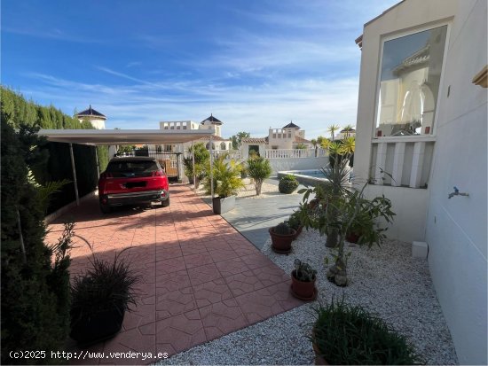 Villa en venta en Orihuela (Alicante)