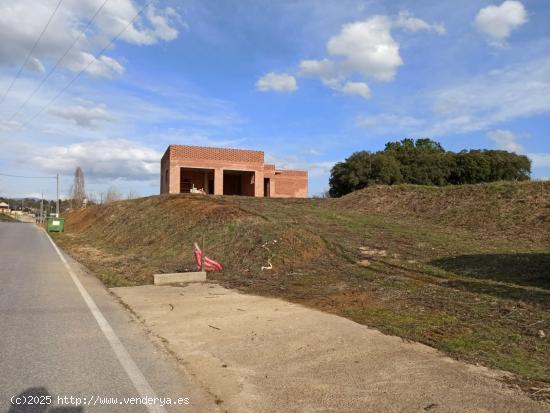 SE VENDE CASA EN CONSTRUCCIÓN - LEON