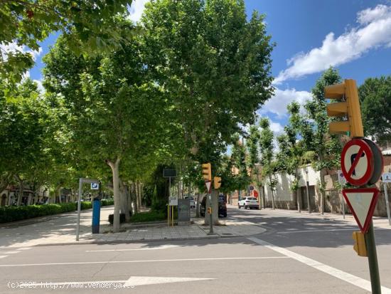 MAGNÍFIC SOLAR AL PASSEIG VERDAGUER - BARCELONA