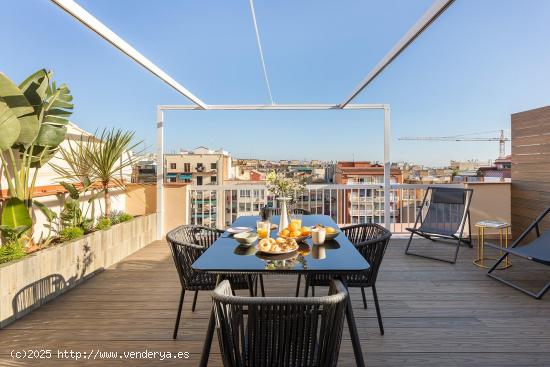 Estupendo ático con terraza con vistas a Sagrada Familia. - BARCELONA