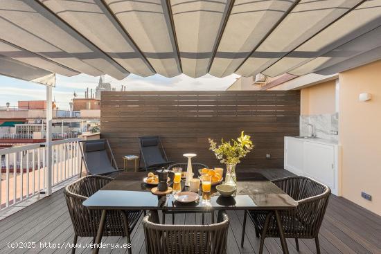 Estupendo ático con terraza con vistas a Sagrada Familia. - BARCELONA