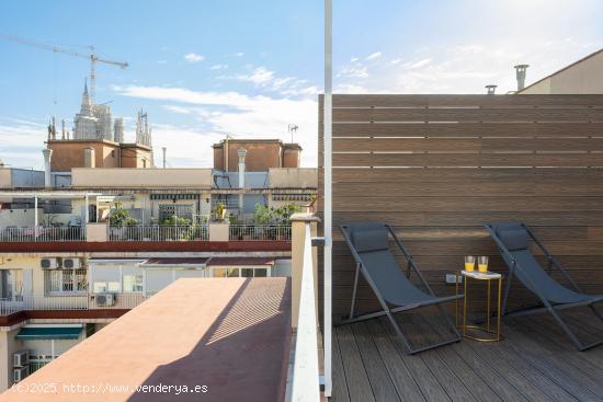 Estupendo ático con terraza con vistas a Sagrada Familia. - BARCELONA