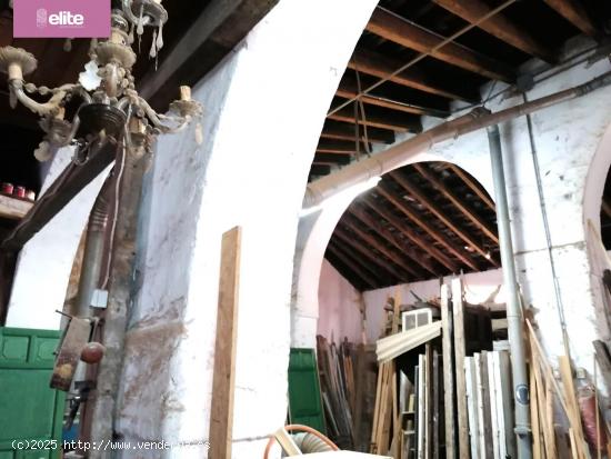 ESTUPENDO CASCO DE BODEGA EN PLENO CENTRO DE JEREZ - CADIZ